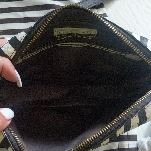 Henri Bendel leather crossbody bag - Picture 14 of 15